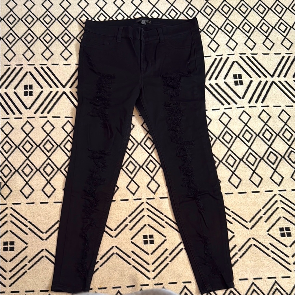 Forever 21 plus black destroyed Skinny Jeans